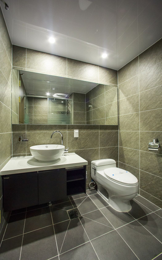 Bathroom 4, Harmony Hotel, Gandong