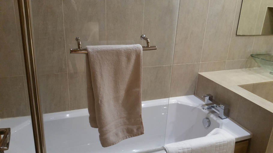 Bathroom 2, Castle Luxury Apartment lll, Nottingham