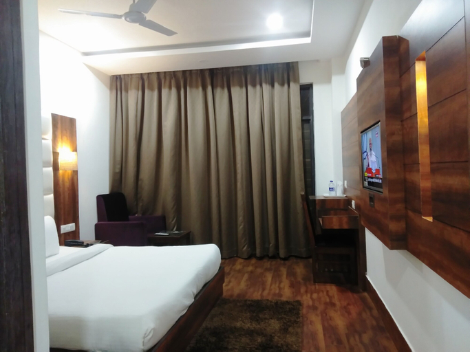 Bedroom 4, Hotel AK Continental, Kangra