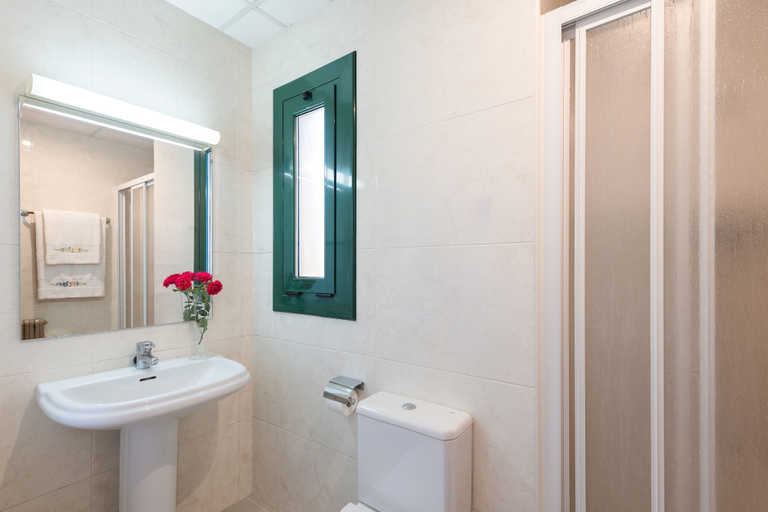 Bathroom 3, Hostal Buenos Aires, Lleida