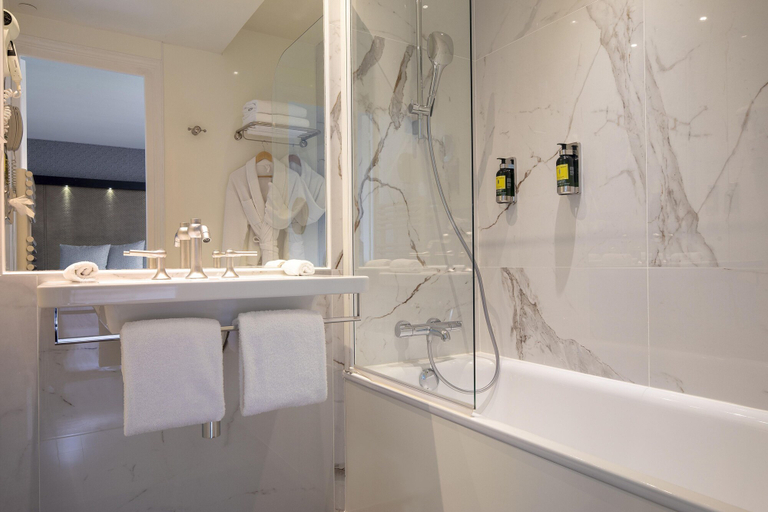 Bathroom 4, Hotel Elysees Regencia, Paris