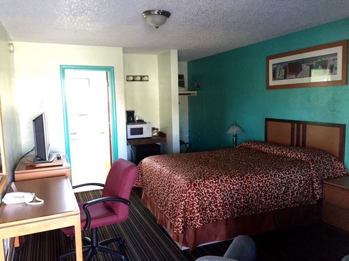 Bedroom 3, Klamath Motor Lodge, Siskiyou
