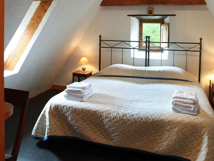 Bedroom 3, Chambre D'hôtes La Rossillonie, Dordogne