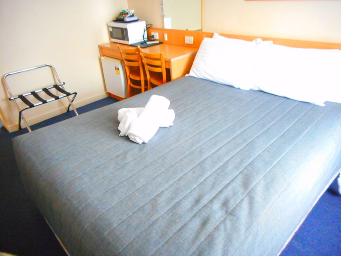 Bedroom 2, Townhouse Motel, Cowra