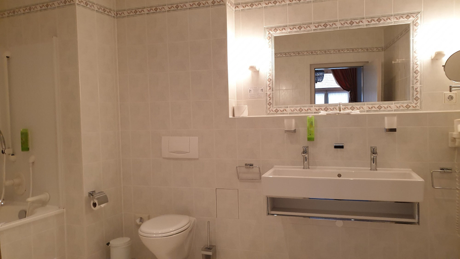 Bathroom 5, Hotel Goldener Löwe, Meißen