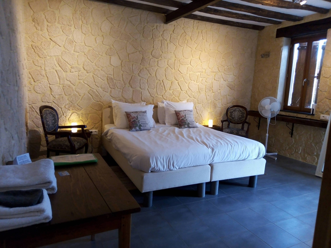 Bedroom 3, Château Latour, Nièvre