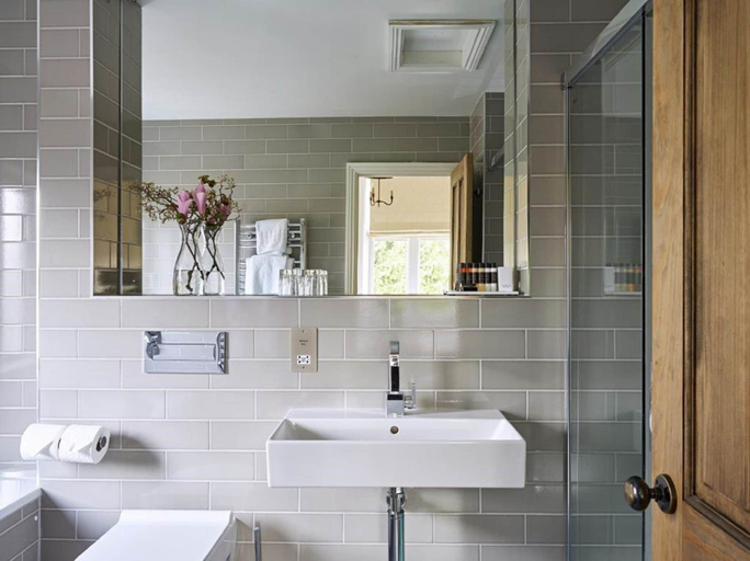 Bathroom 5, Cotswold Grange, Gloucestershire