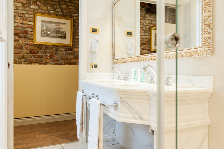 Bathroom 3, Hotel Al Duca Di Venezia, Venezia