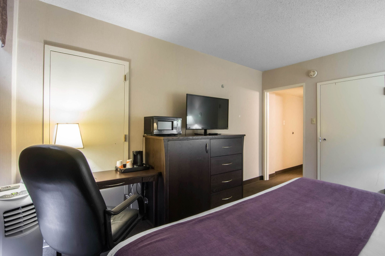 Bedroom 4, Quality Inn & Suites Yellowknife, Fort Smith
