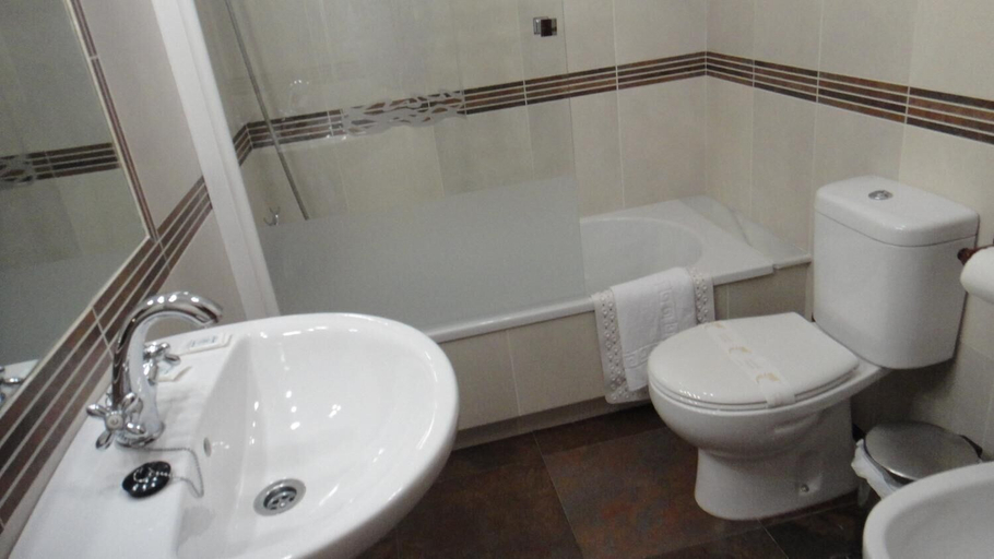 Bathroom 5, Hotel El Paraiso Playa, Huelva