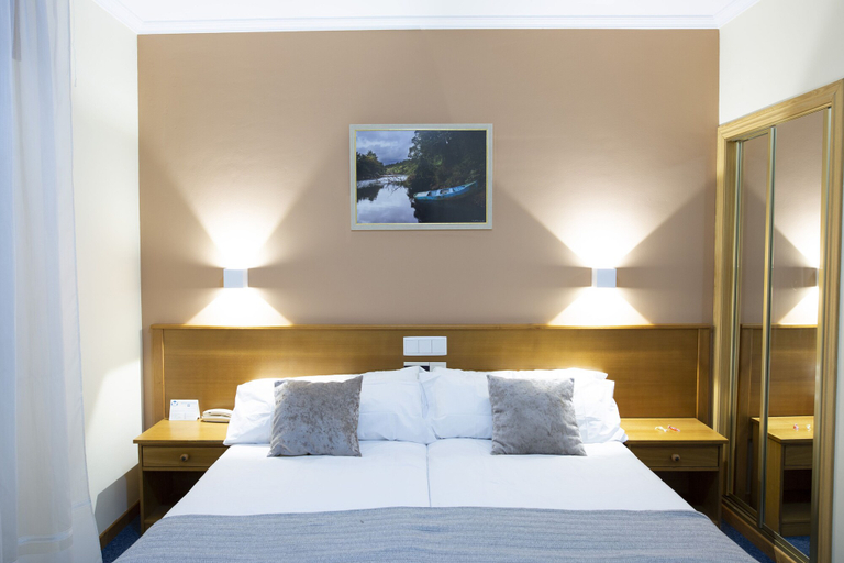 Bedroom 4, Hotel Rosalia, A Coruña