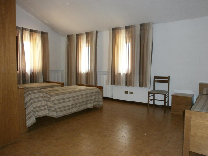 Bedroom 4, Casa Montana S. Maddalena di Canossa, Belluno