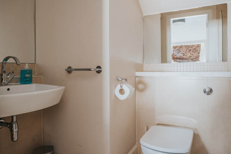 Bathroom 4, Reizand Apartments, Young St, Edinburgh