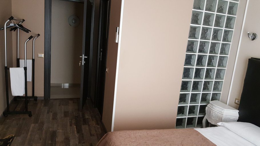 Bedroom 3, Candia Rooms, Rome