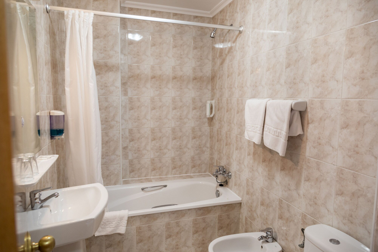 Bathroom 4, Hotel Ría de Suances, Cantabria