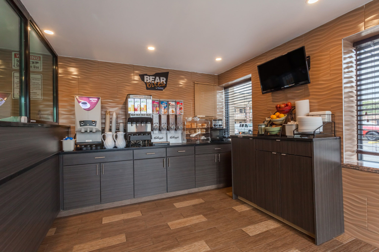 Food & Drinks 5, Travelodge by Wyndham South Hackensack, Bergen