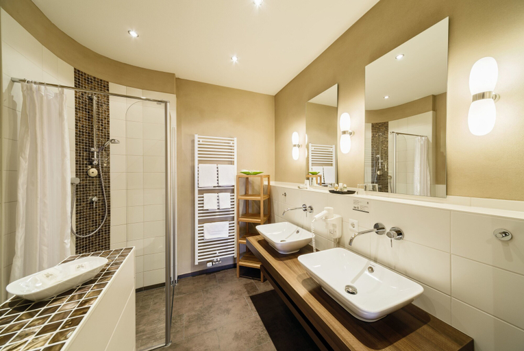 Bathroom 4, Flair Hotel Zum Schiff, Bodenseekreis