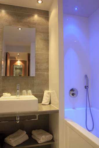 Bathroom 5, Best Western Le Lavarin, Vaucluse