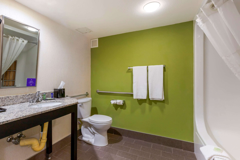 Bathroom 5, Sleep Inn Ontario, Malheur
