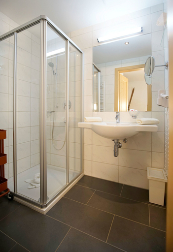Bathroom 4, Alpenstern Lermoos, Reutte