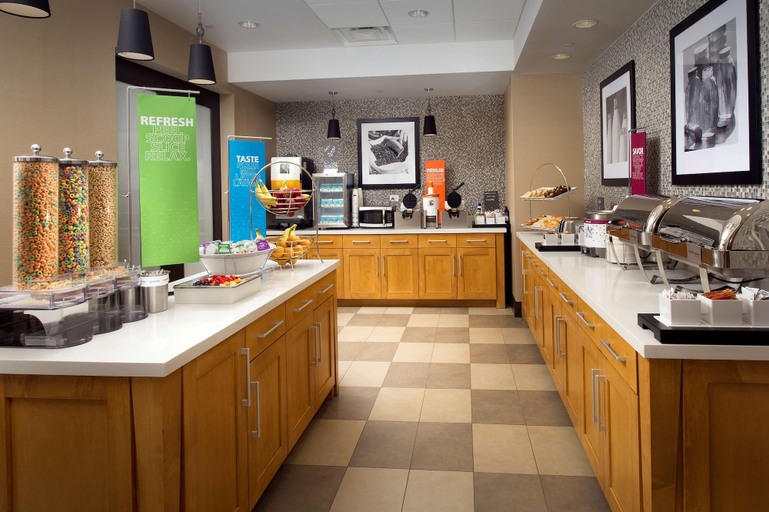 Food & Drinks 5, Hampton Inn & Suites Falls Church, Fairfax