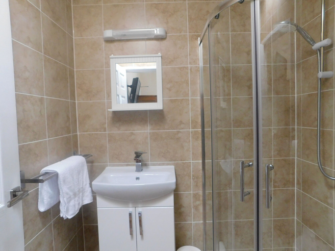 Bathroom 4, St Weonards Hotel, Torbay