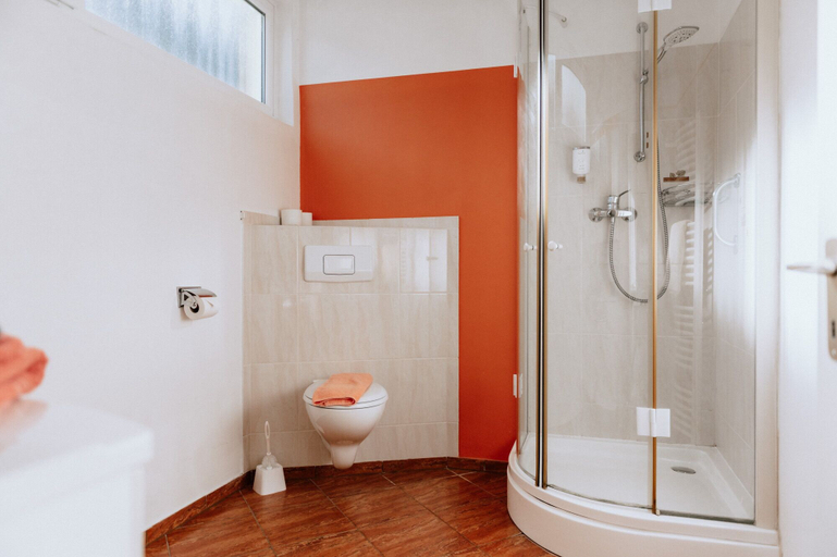 Bathroom 5, Parkhotel Weber-Müller, Osterode am Harz