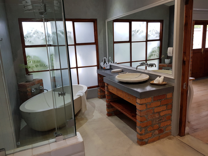Bathroom 5, Two Fat Owls Guesthouse, Eden