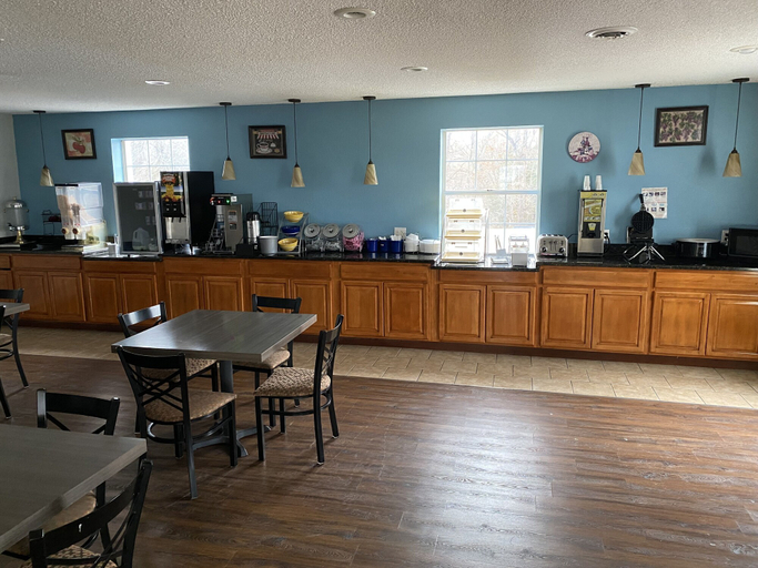 Food & Drinks 5, Days Inn by Wyndham Perryville, Perry