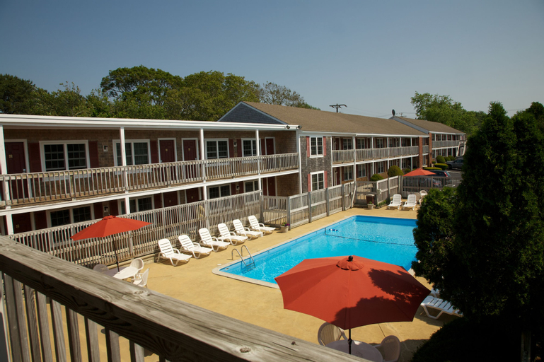 Holiday Hill Inn & Suites, Barnstable