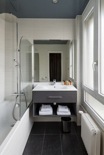 Bathroom 4, Hotel Residence Europe & Spa, Hauts-de-Seine