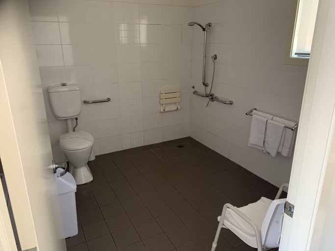 Bathroom 3, The Grapevine Motel, Muswellbrook