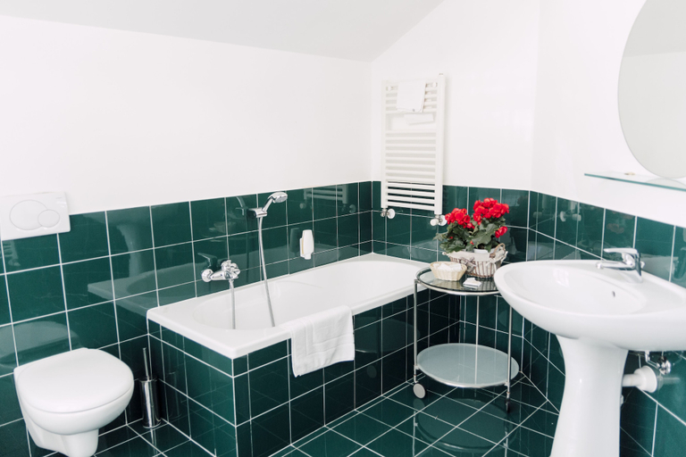 Bathroom 4, Hostellerie du Golf, Torino