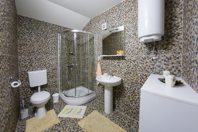 Bathroom 4, Pansion Infinity, Herzegovina-Neretva