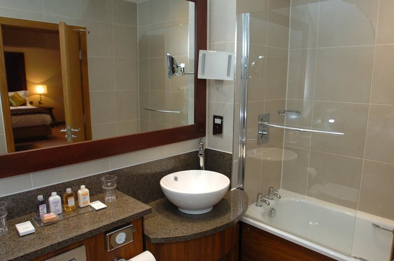 Bathroom 3, Bears Paw Inn, Cheshire East