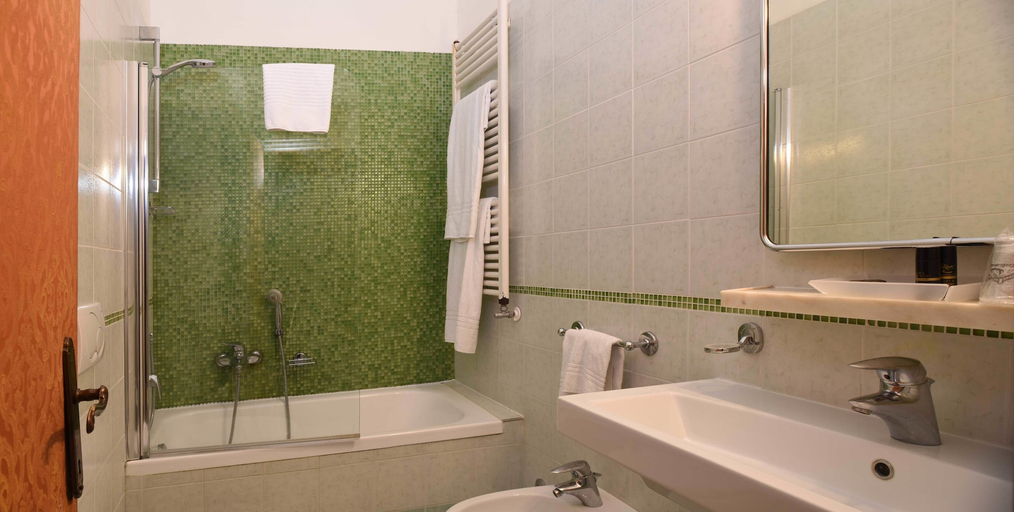 Bathroom 5, Hotel Ateneo, Venezia