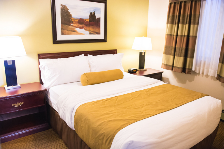 Bedroom 3, Days Inn by Wyndham High Level, Division No. 17