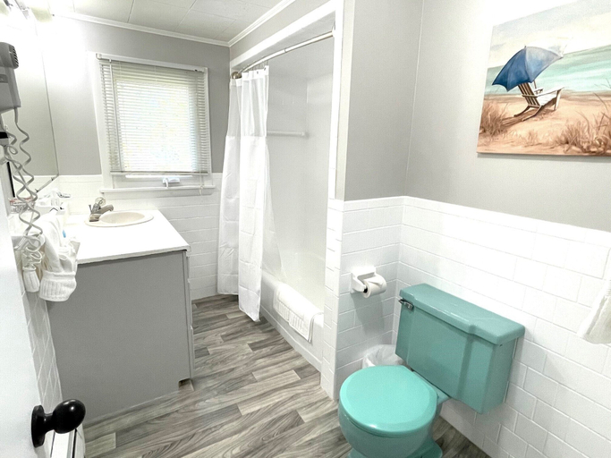 Bathroom 4, Ocean Breeze Motel, Barnstable