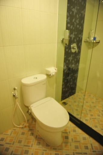 Bathroom 5, Jolin Hotel Panakkukang by LIFE, Makassar