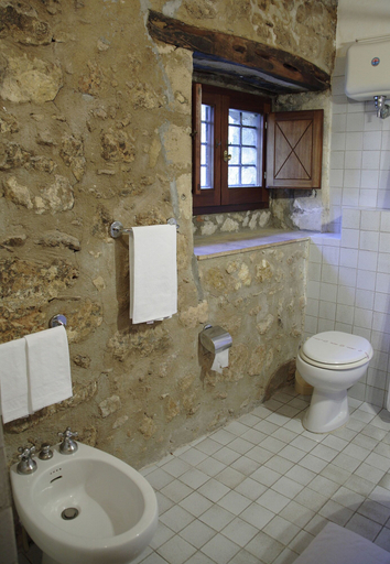 Bathroom 4, Baglio Santacroce, Trapani