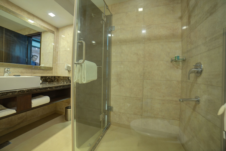 Bathroom 4, Goldfinch Hotel Delhi NCR, Faridabad