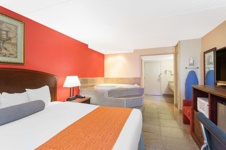 Bedroom 2, Howard Johnson by Wyndham Suffern, Rockland