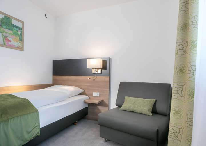 Bedroom 2, Hotel Kern, Reutlingen