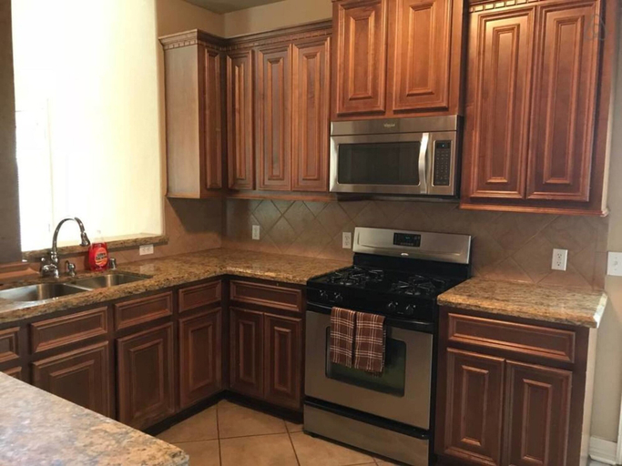 Others 5, Entire Premium Spacious Luxury Home, Houston