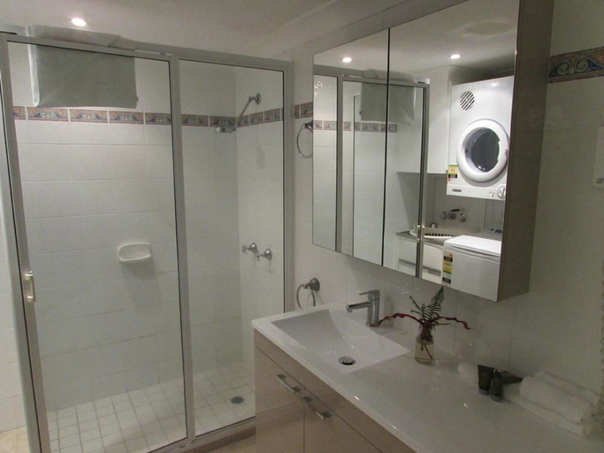 Bathroom 5, Garrick House, Douglas