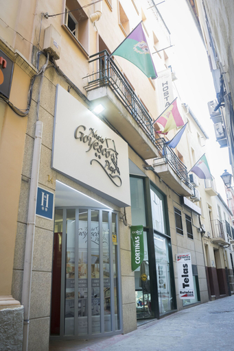 Exterior & Views, Hostal Goyesco Plaza, Cáceres
