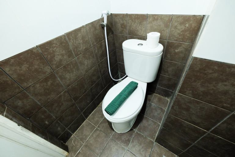 Bedroom 4, Easy Access to Mall Green Pramuka Apartment, Central Jakarta
