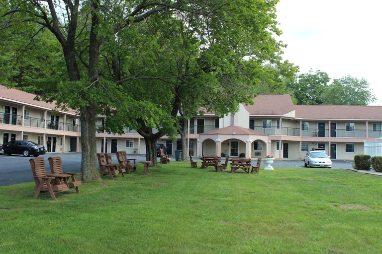 Exterior & Views 2, Howard Johnson by Wyndham Lenox, Berkshire