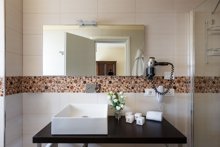 Bathroom 5, Hotel Corsignano, Siena