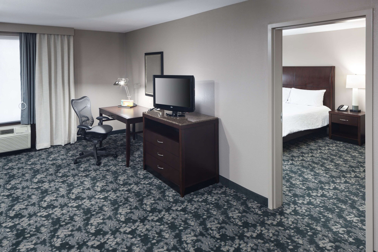 Bedroom 3, Hilton Garden Inn Cincinnati/Mason, Warren